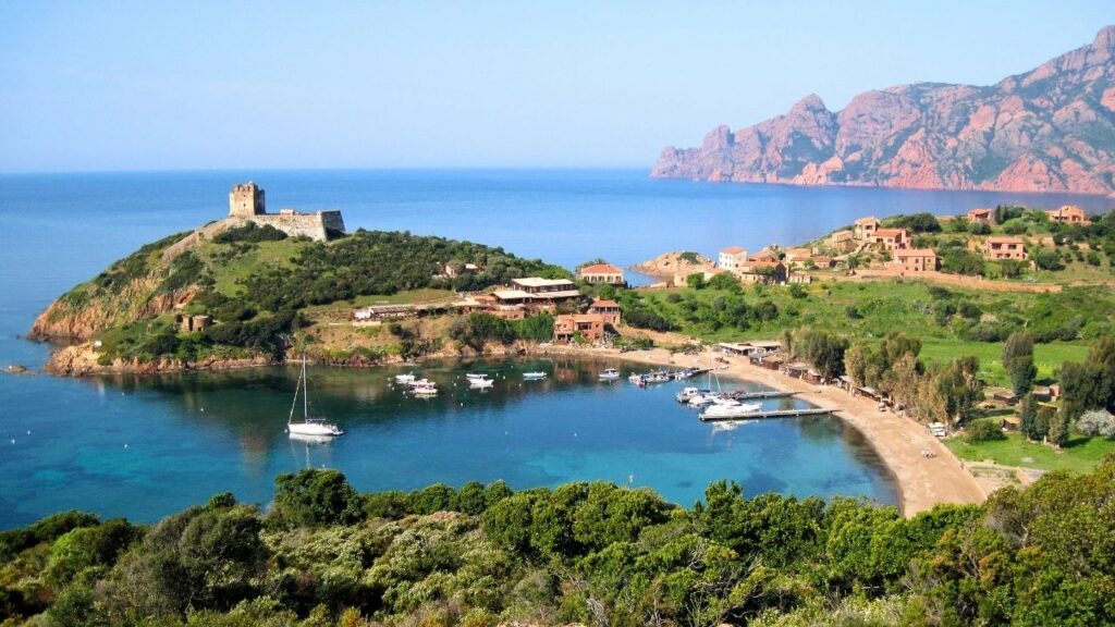 Sentier du facteur à Girolata Corse