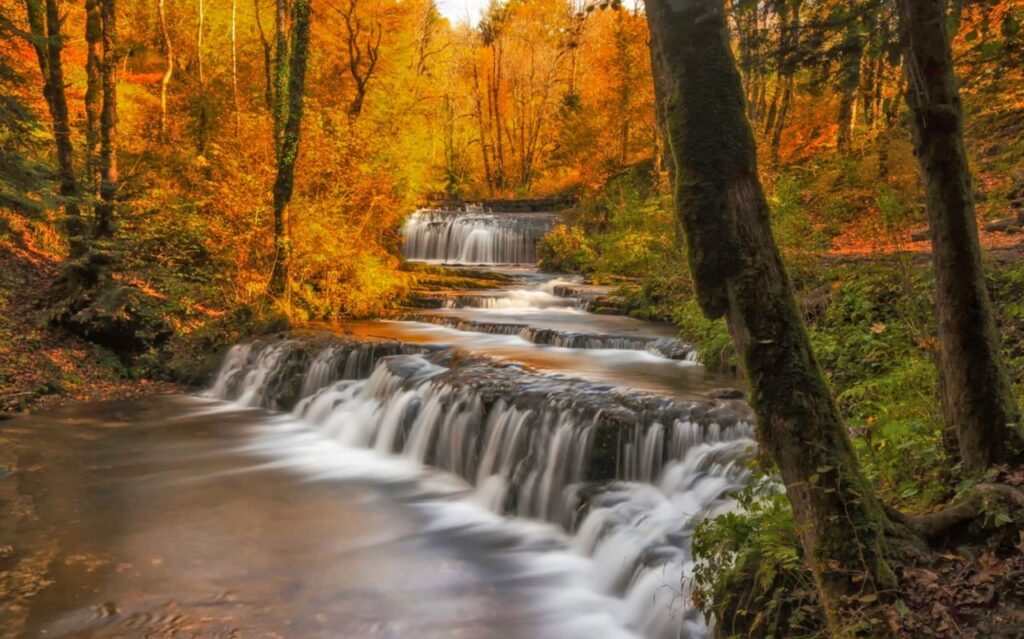 Le lac Genin - Ain - Haut-Bugey - Plus Beaux Paysages d'Automne en France