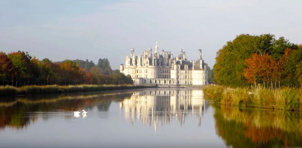 Le Château de Chambord en automne - Plus Beaux Paysages d'Automne en France