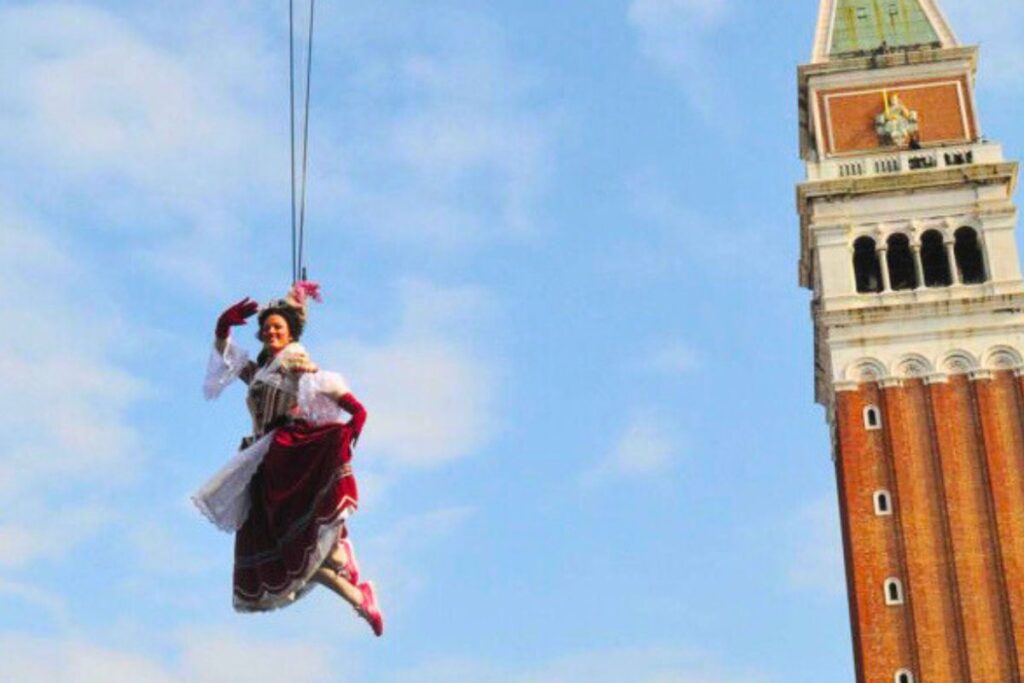 Vol de l'ange Carnaval de Venise