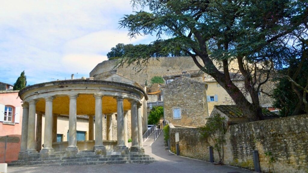 Lavoir du mail Grignan Drôme provençale