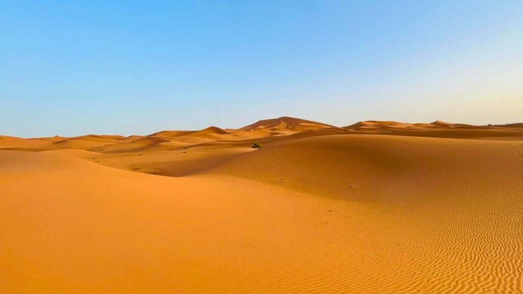 Lever de soleil désert Merzouga Maroc