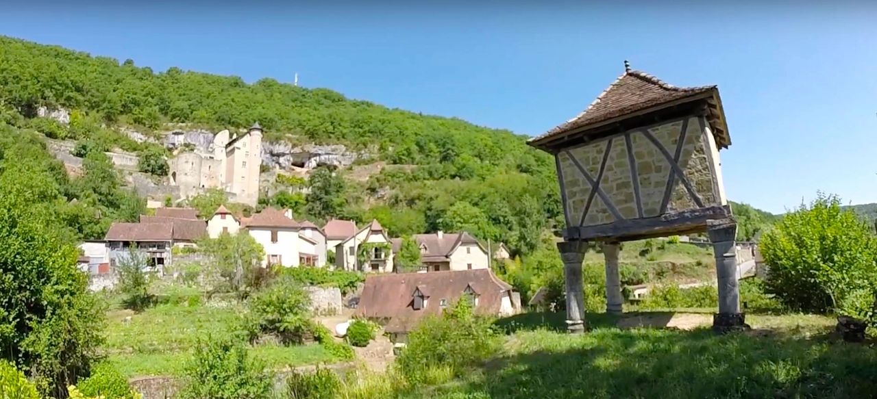 Pigeonnier du Château Larroque-Toirac 