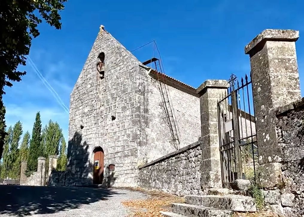 L' église romane du XIIe siècle à Boisse en Dordogne