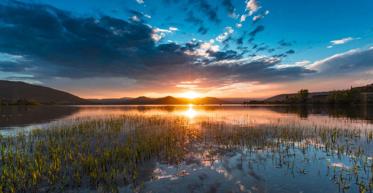 Lac du Salagou Les plus beaux couchers de soleil en France