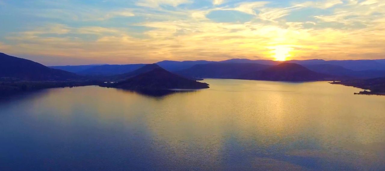 Coucher de soleil - Le lac du Salagou - Hérault - Languedoc Roussillon