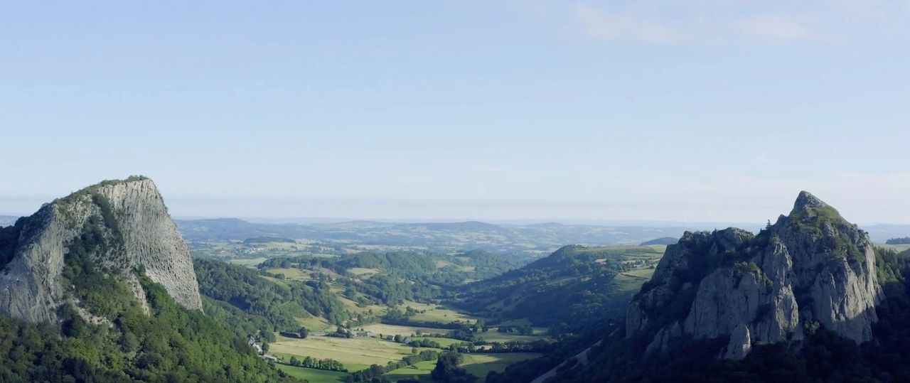 Les Roches Tuilière et Sanadoire - Sur la Route des Volcans d'Auvergne