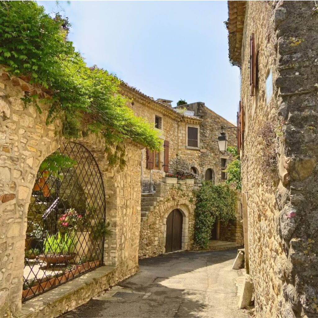 Aiguèze Village romantique en France