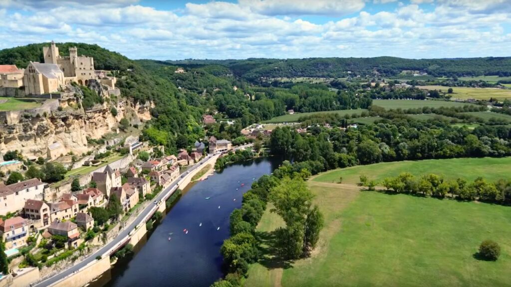 Beynac-et-Cazenac Les plus beaux villages romantiques en France