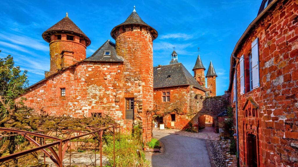 Collonges-la-Rouge Les plus beaux villages romantiques en France