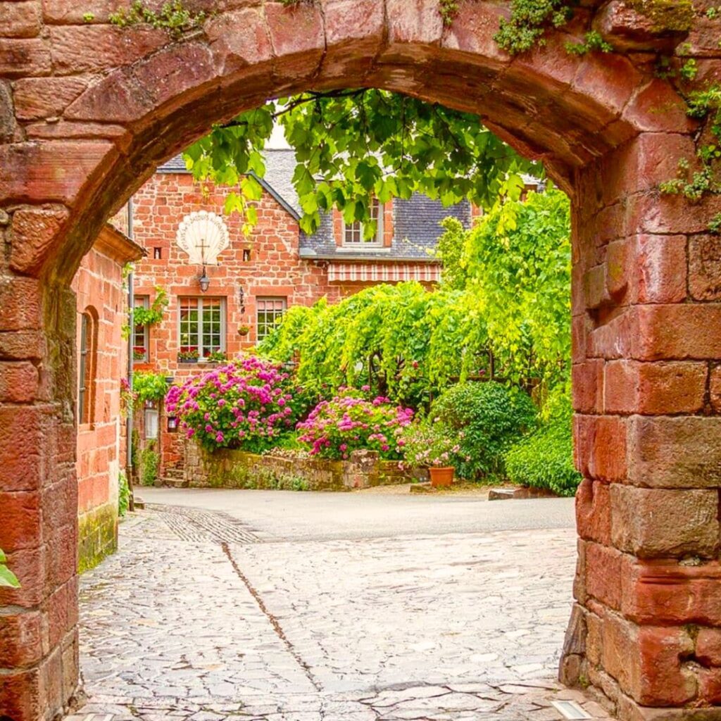 Collonges-la-Rouge Village romantique en France