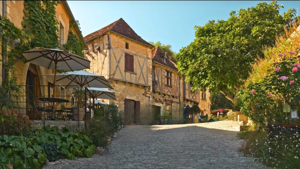 Saint-Cirq-Lapopie Les plus beaux villages romantiques en France