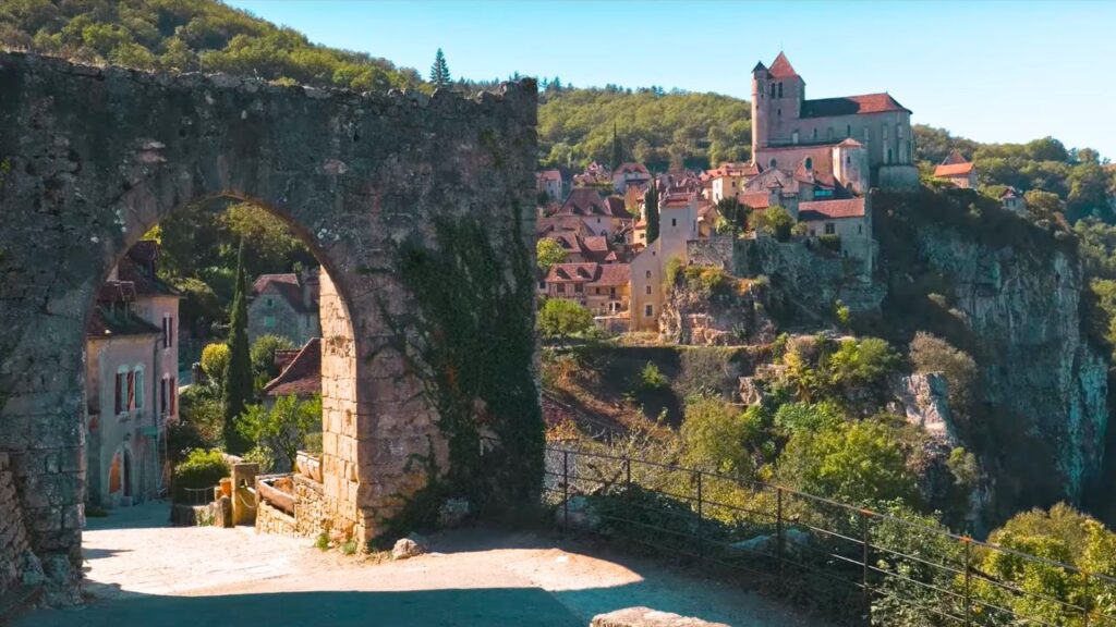 Saint-Cirq-Lapopie Village romantique en France