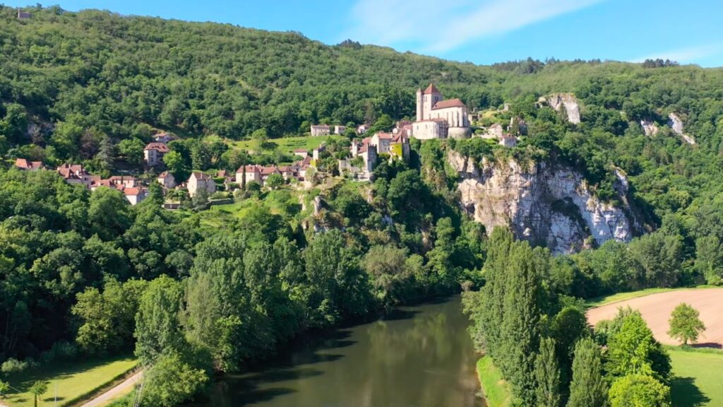 Saint-Cirq-Lapopie Les plus beaux villages romantiques en France