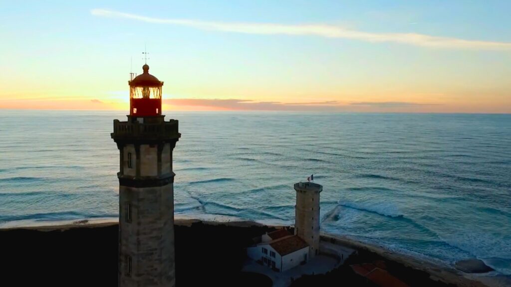 Coucher de soleil phare des baleines