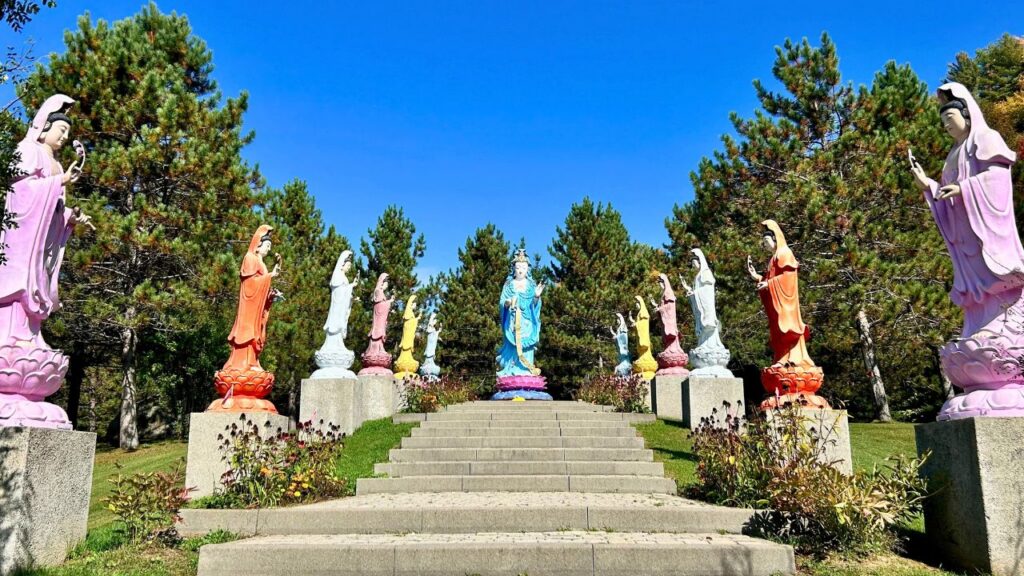 Bouddhas du monastère Tam Bao Son